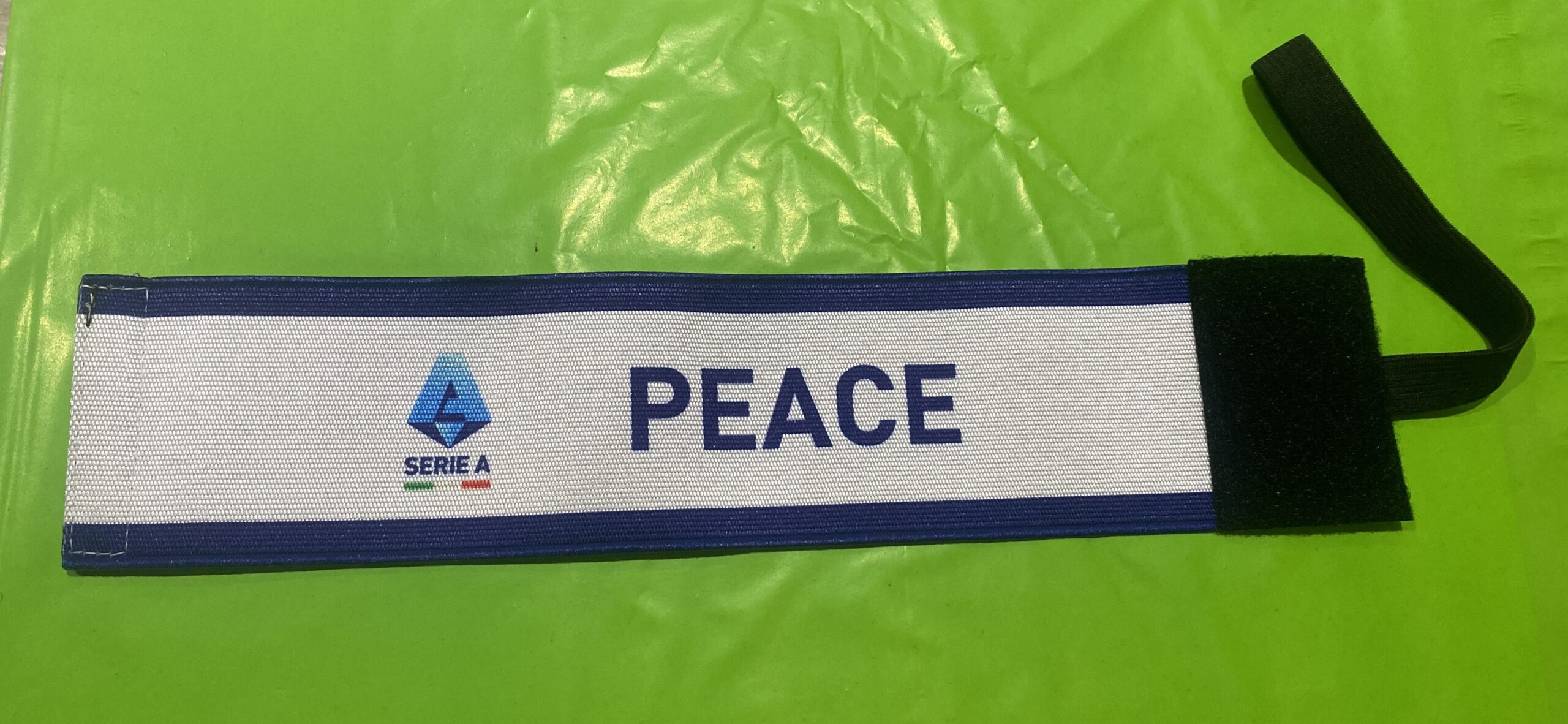 Fascia capitano serie a ufficiale peace bianca